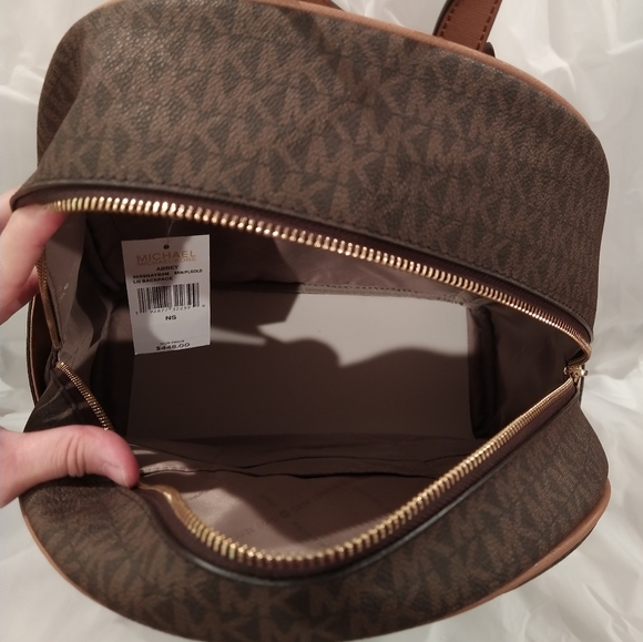 Michael Kors Large Abbey backpack - Picture 2 of 5